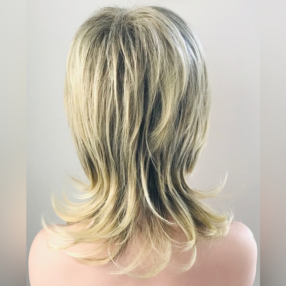 Layered Blonde/Black Mix “Put On & Go”  Synthetic Wig for Daily Wear/Events - Picture 6 of 6